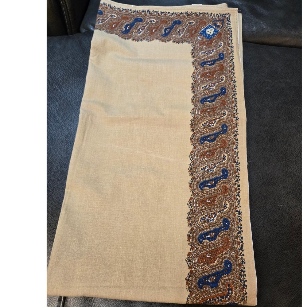 Anne Klein Tablecloth Tan Paisley Cotton Vintage Square 50x50 Lion Logo Like New - Picture 4 of 9